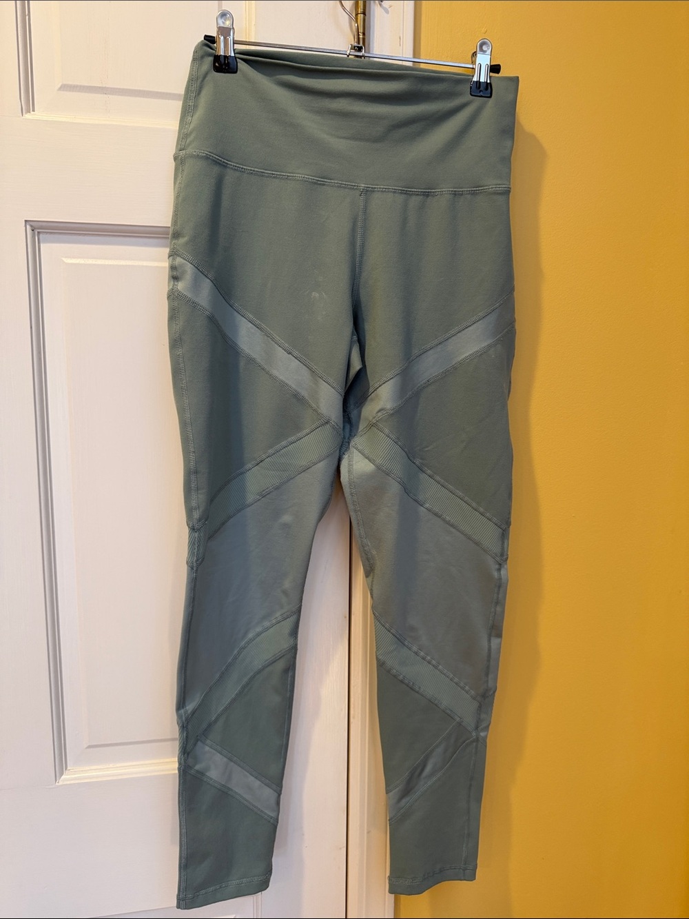 Aerie offline Women’s light  Green Active Leggings, large